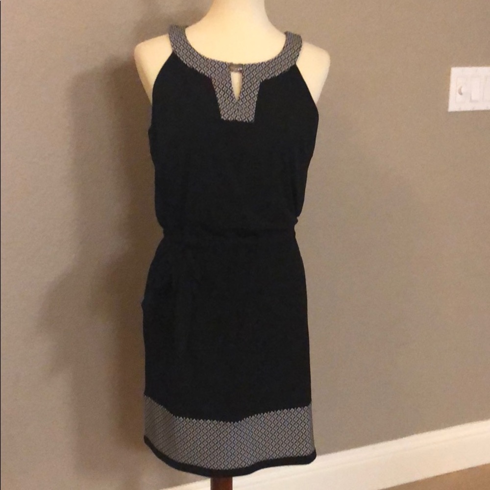 Cute black dress!
